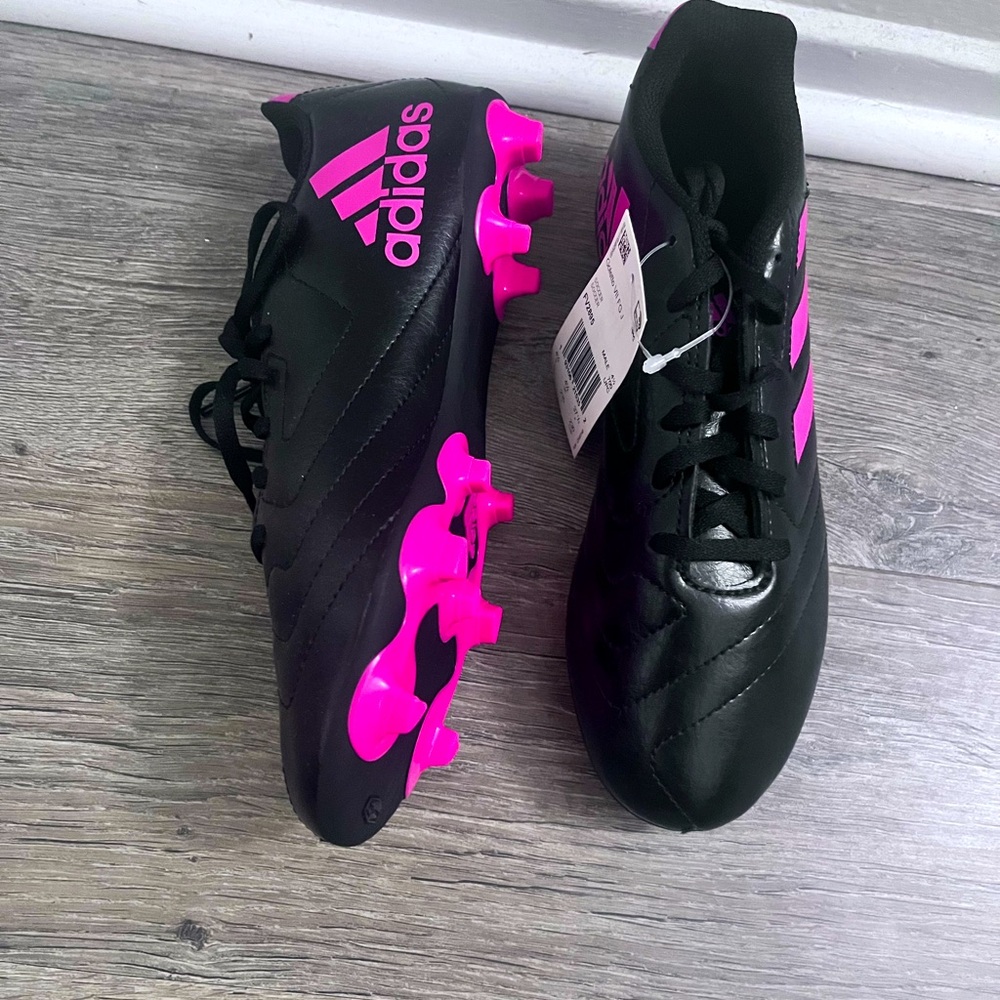 Soccer cleats size 4 1/2 brand new